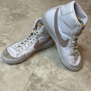 Nike Blazer Mid ‘77 Vintage White CZ1055-117 Women’s Size 6 Retro Classic